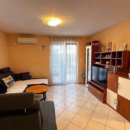 Apartments Jadranka Малинска Екстериор снимка