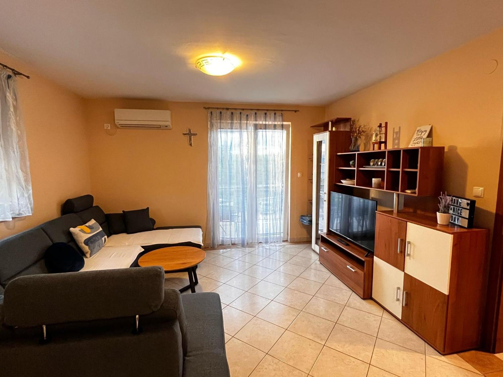 Apartments Jadranka Малинска Екстериор снимка