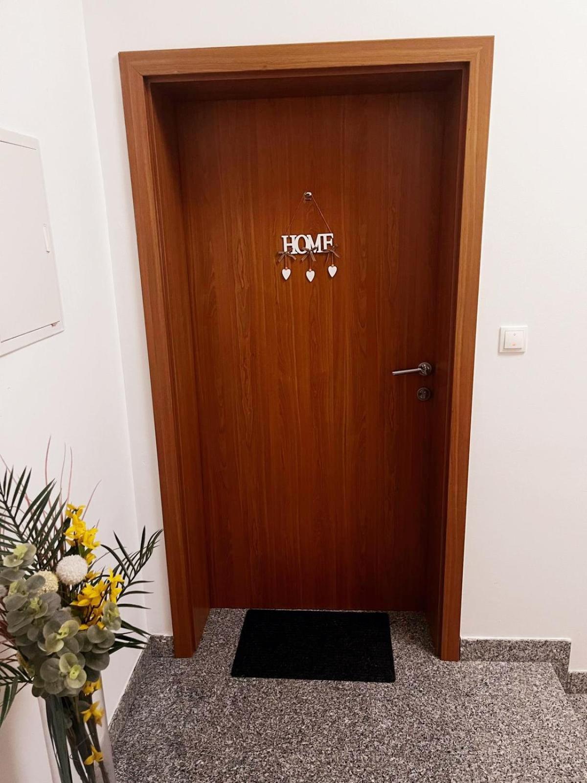Apartments Jadranka Малинска Екстериор снимка