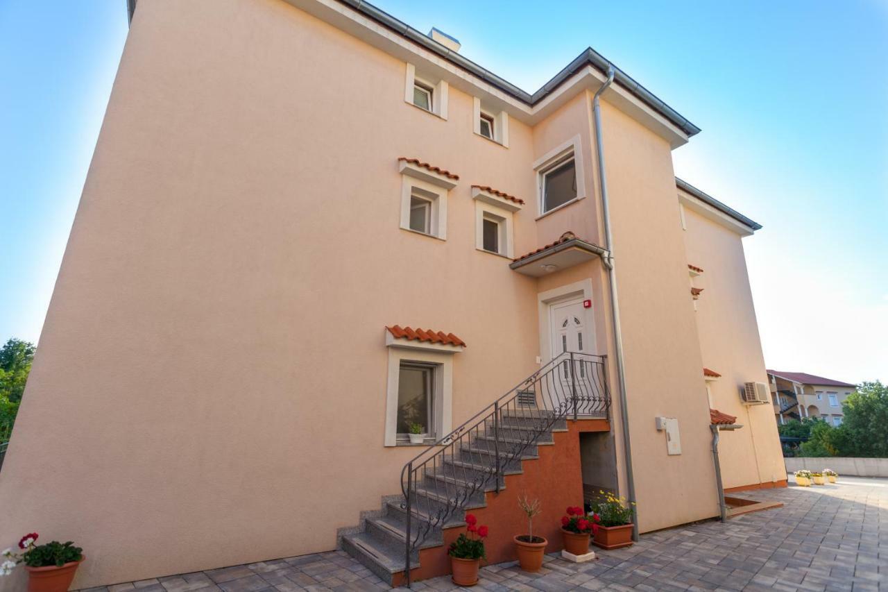 Apartments Jadranka Малинска Екстериор снимка