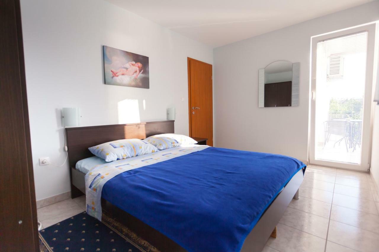 Apartments Jadranka Малинска Екстериор снимка