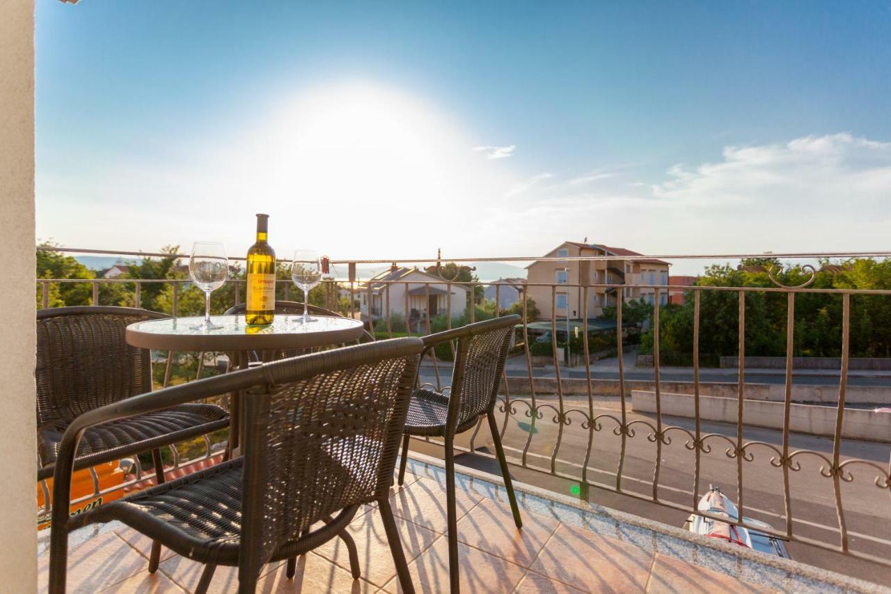 Apartments Jadranka Малинска Екстериор снимка